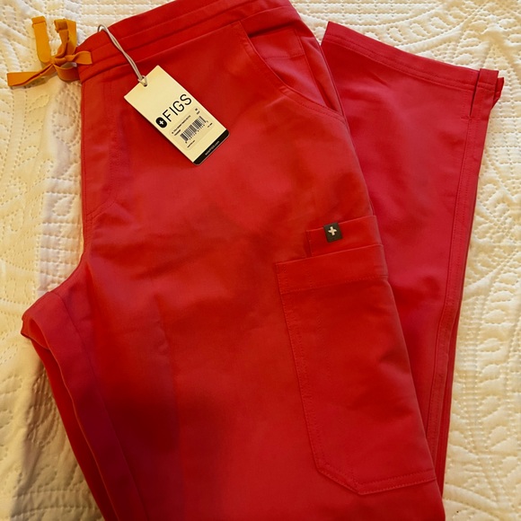 FIGS scrub set (hot coral) - Picture 5 of 6